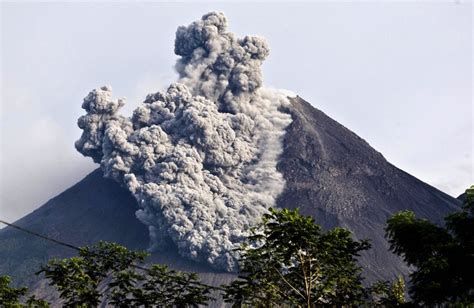 letusan gunung merapi 1930 dan 2010